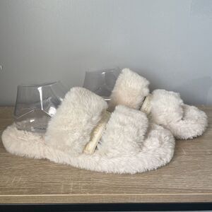Fabletics Women's Snug Strap Faux Fur Furry Slippers Slides Cream Color Size 10